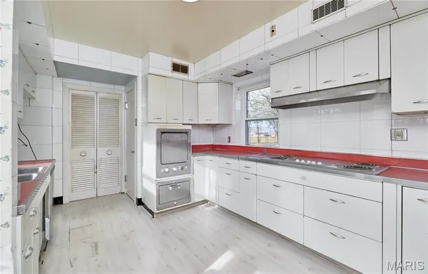 $440,000 | 84-86 Bellerive Acres, St. Louis, MO 63121