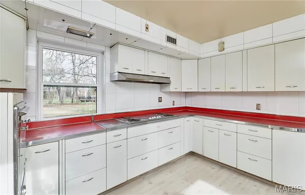 $440,000 | 84-86 Bellerive Acres, St. Louis, MO 63121