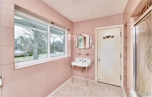 $440,000 | 84-86 Bellerive Acres, St. Louis, MO 63121