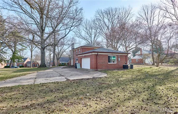 $440,000 | 84-86 Bellerive Acres, St. Louis, MO 63121