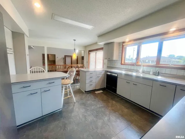 $399,900 | 9 Brian Drive, Metropolis, IL 62960