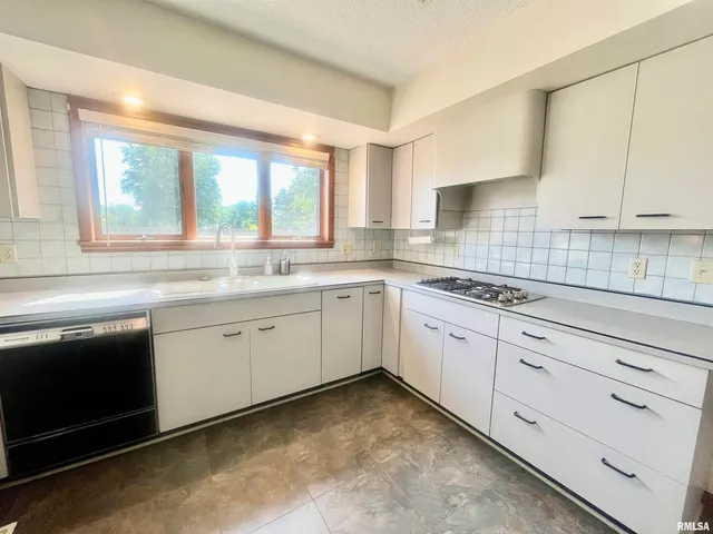 $399,900 | 9 Brian Drive, Metropolis, IL 62960