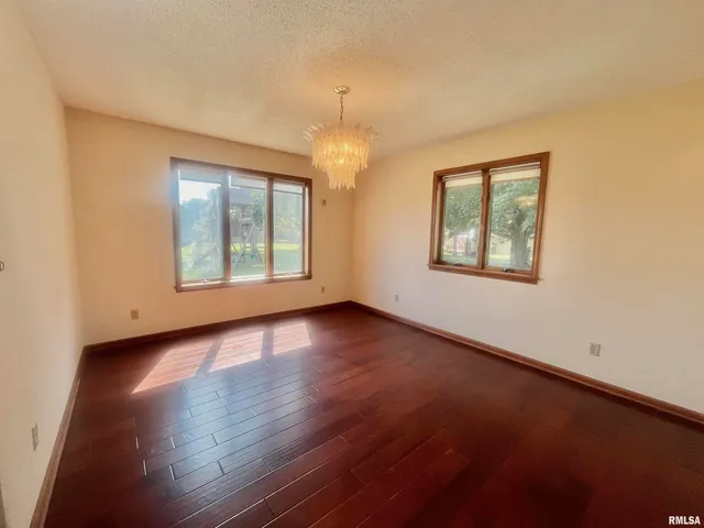 $399,900 | 9 Brian Drive, Metropolis, IL 62960