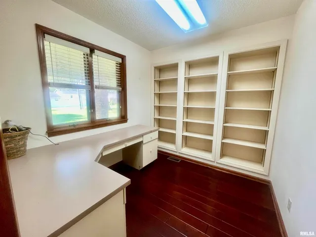 $399,900 | 9 Brian Drive, Metropolis, IL 62960