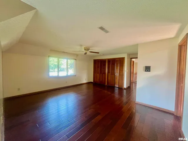 $399,900 | 9 Brian Drive, Metropolis, IL 62960