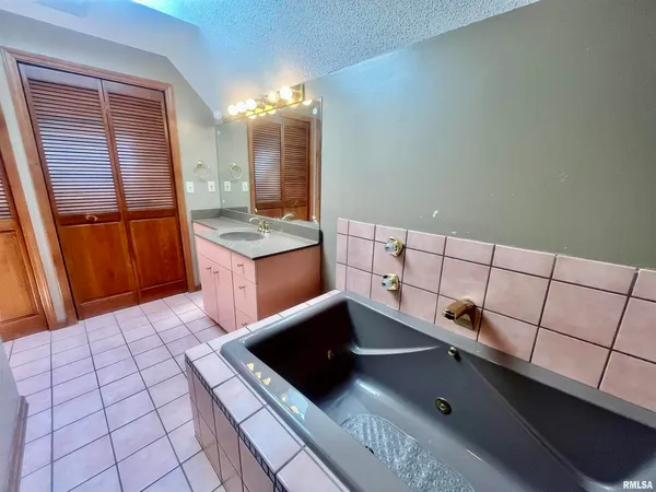 $315,000 | 9 Brian Drive, Metropolis, IL 62960