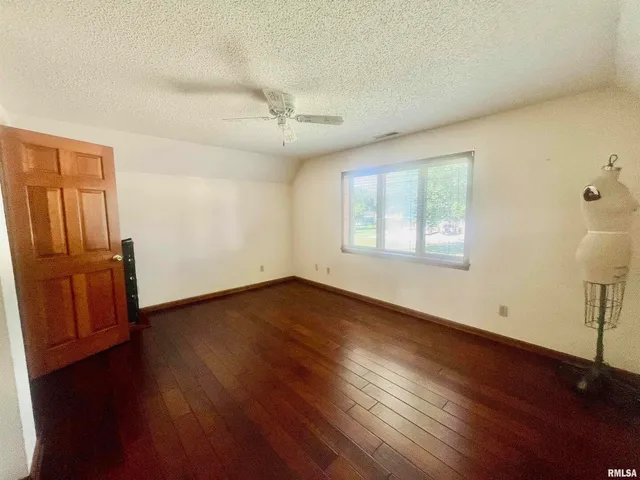 $399,900 | 9 Brian Drive, Metropolis, IL 62960