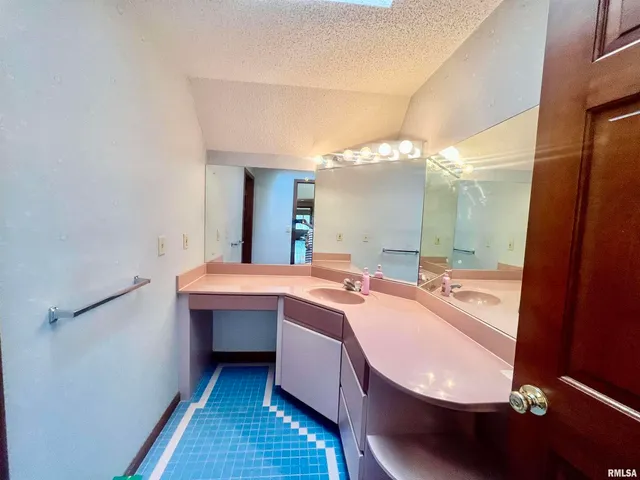 $399,900 | 9 Brian Drive, Metropolis, IL 62960