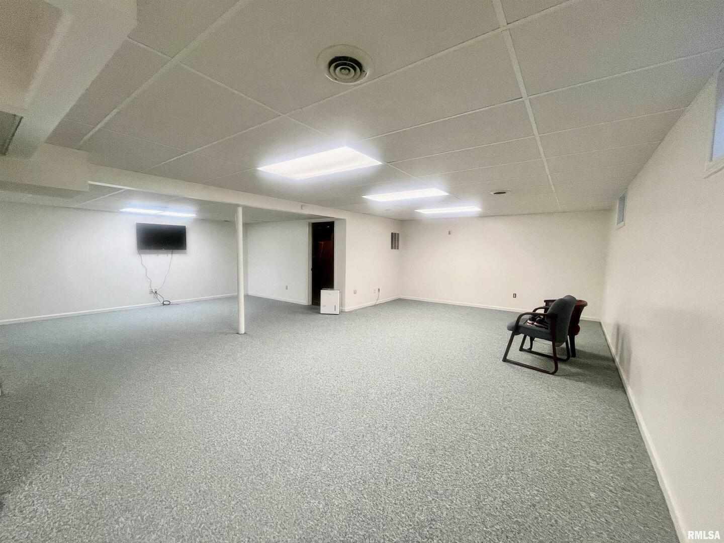 9 Brian Drive Metropolis, IL 62960 - Photo 64 of 71 a room with furniture and a table