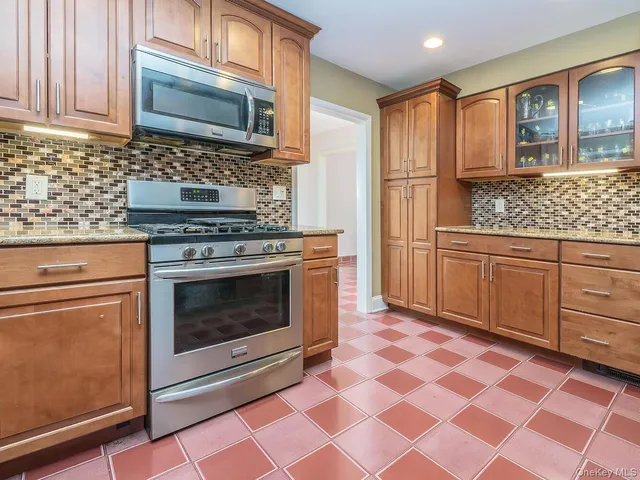 $1,775,000 | 2 Stonytown Road, Manhasset, NY 11030