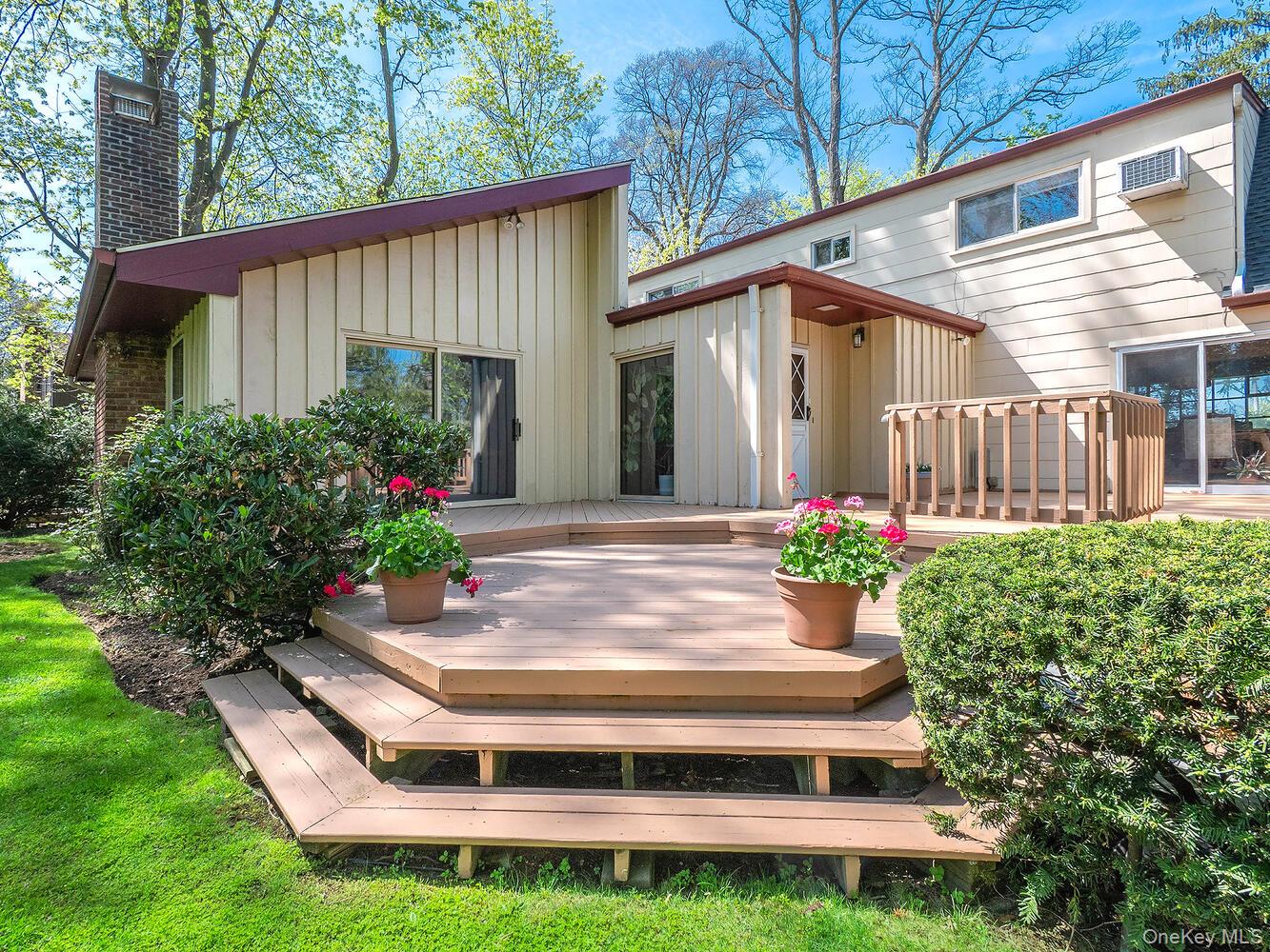 2 Stonytown Road Manhasset, NY 11030 - Photo 2 of 39