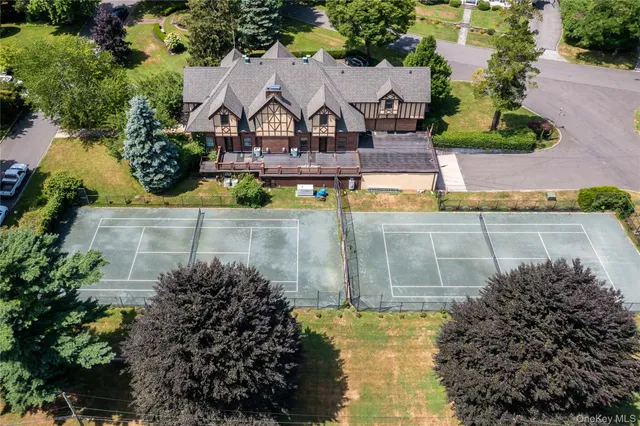 $1,775,000 | 2 Stonytown Road, Manhasset, NY 11030