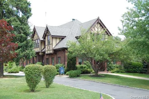 $1,775,000 | 2 Stonytown Road, Manhasset, NY 11030