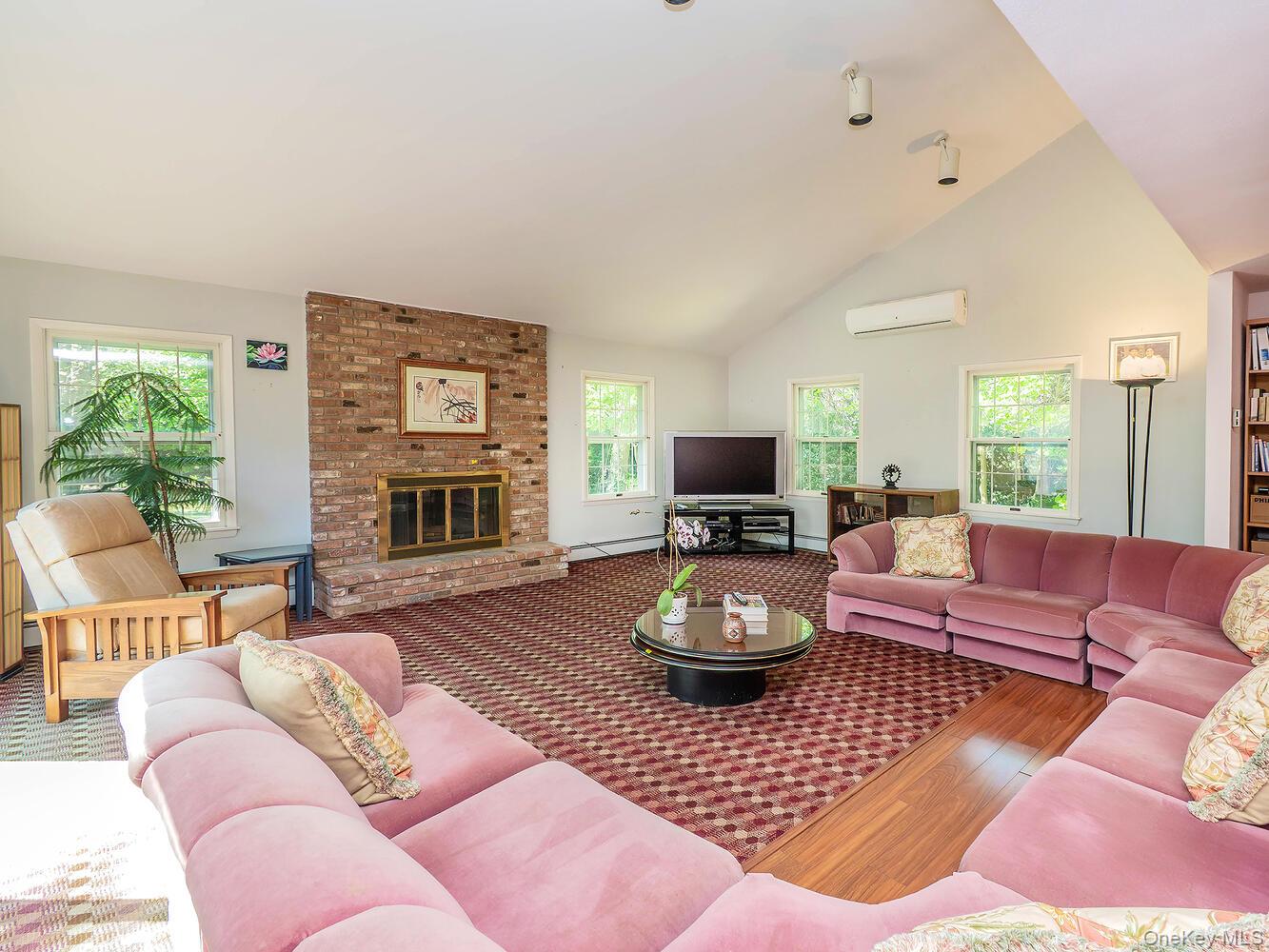 2 Stonytown Road Manhasset, NY 11030 - Photo 4 of 39