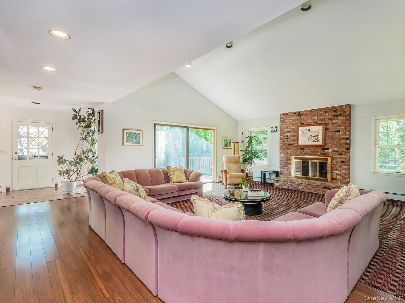 2 Stonytown Road Manhasset, NY 11030 - Photo 5 of 39