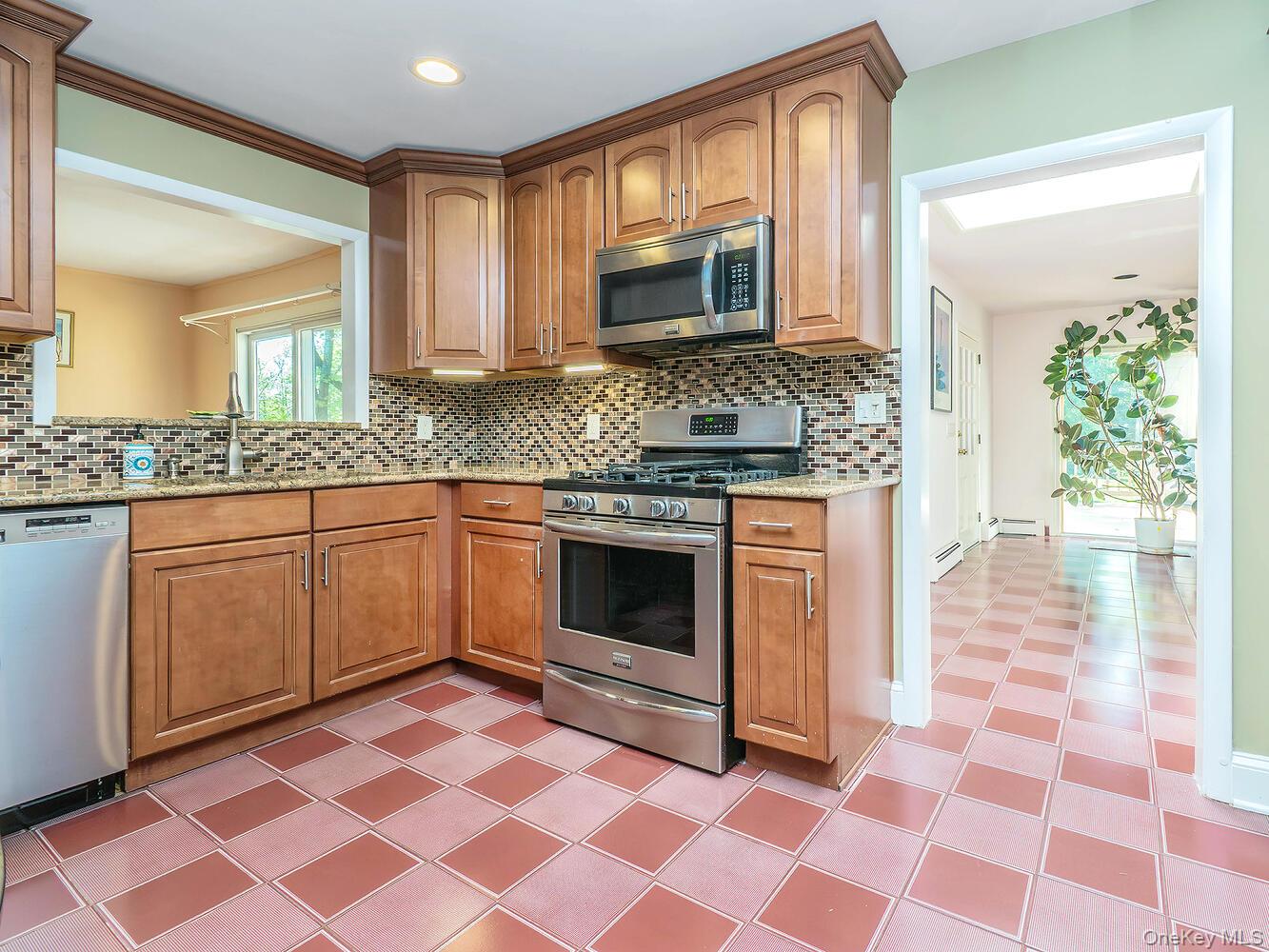 2 Stonytown Road Manhasset, NY 11030 - Photo 10 of 39