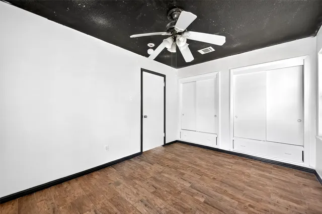 a view of room with a ceiling fan