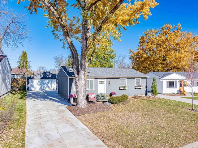 $2,495 | 112514 East Washington Lane, Chaska, MN 55318