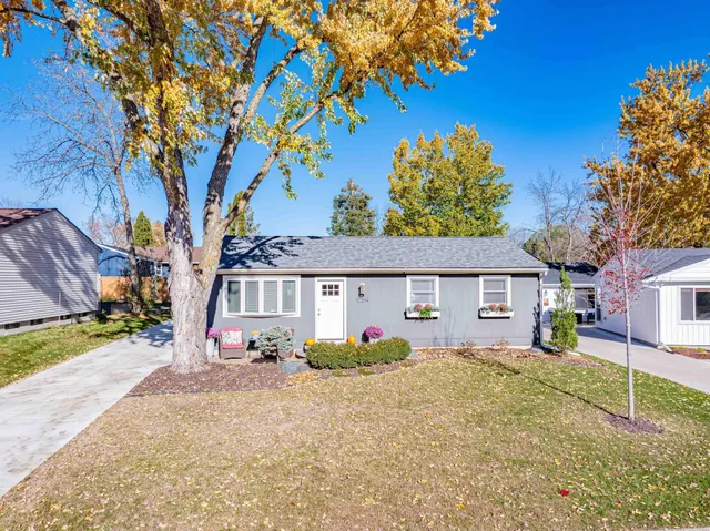 $2,495 | 112514 East Washington Lane, Chaska, MN 55318