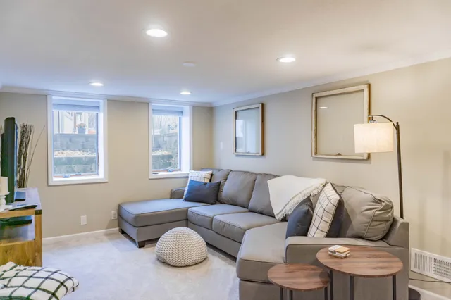 $2,495 | 112514 East Washington Lane, Chaska, MN 55318