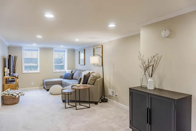 $2,495 | 112514 East Washington Lane, Chaska, MN 55318