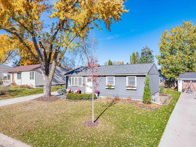 $2,495 | 112514 East Washington Lane, Chaska, MN 55318