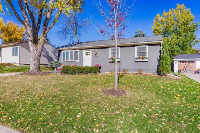 $2,495 | 112514 East Washington Lane, Chaska, MN 55318