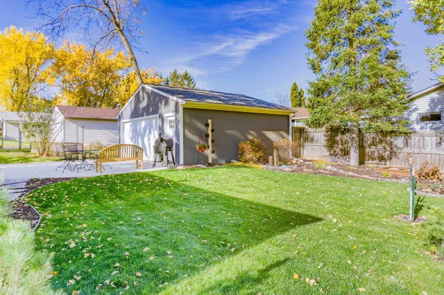 $2,495 | 112514 East Washington Lane, Chaska, MN 55318