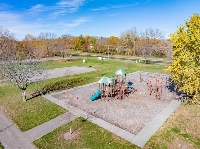 $2,495 | 112514 East Washington Lane, Chaska, MN 55318