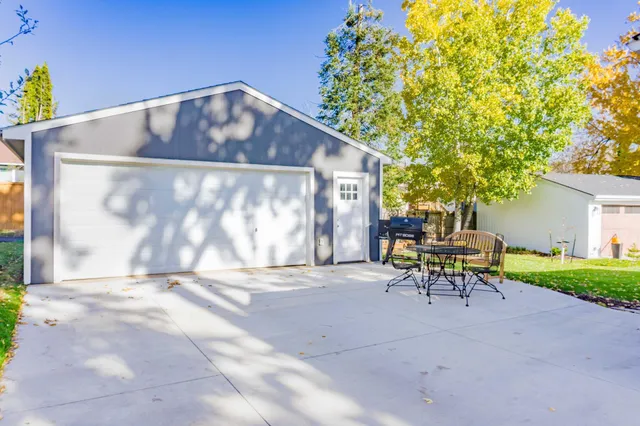 $2,495 | 112514 East Washington Lane, Chaska, MN 55318