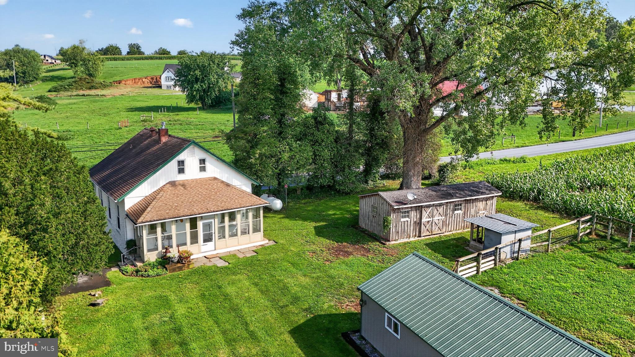 325 Cambridge Road Narvon, PA 17555 - Photo 2 of 62 Gallery Image 2