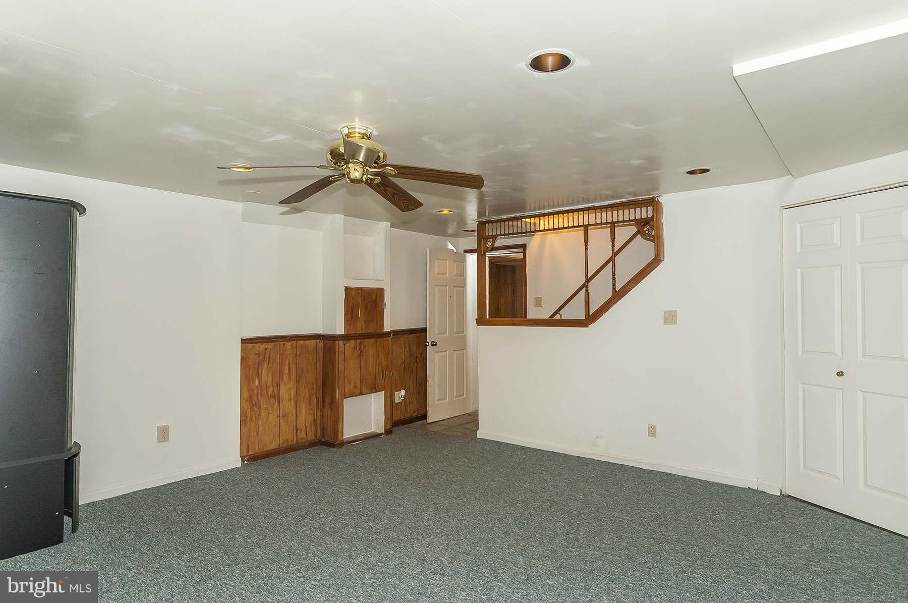 6992 Rockfield Road Baltimore, MD 21244 - Photo 14 of 23 Family Room