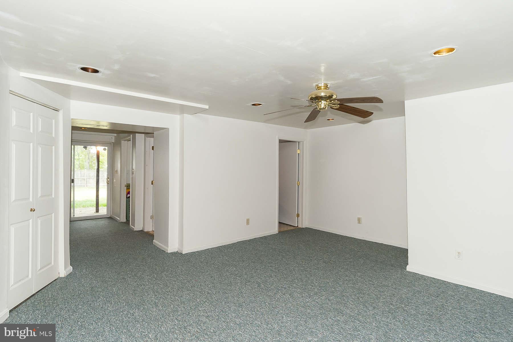 6992 Rockfield Road Baltimore, MD 21244 - Photo 17 of 23 Family Room