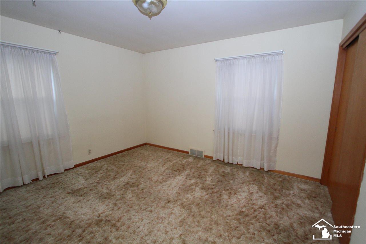 424 Lasalle Road Monroe, MI 48162 - Photo 18 of 31 50059333-17.JPG