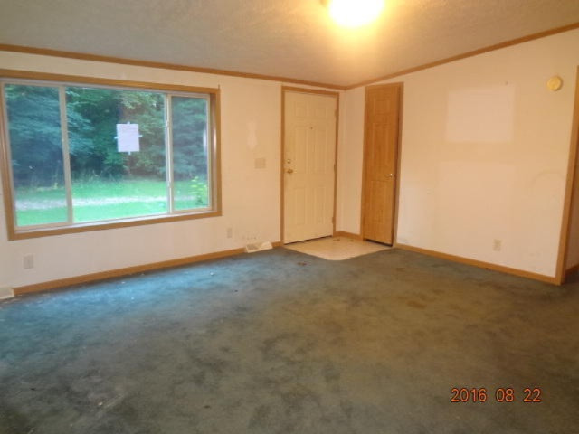 11504 Hall Road Ravenna, MI 49451 - Photo 5 of 22 Living Room (2)