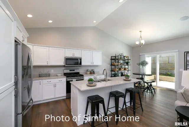 $357,570 | 4 Frank Court, Le Claire, IA 52753