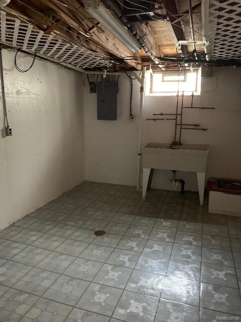 10024 Allen Road Allen Park, MI 48101 - Photo 36 of 55 A laundry - Copy.JPG