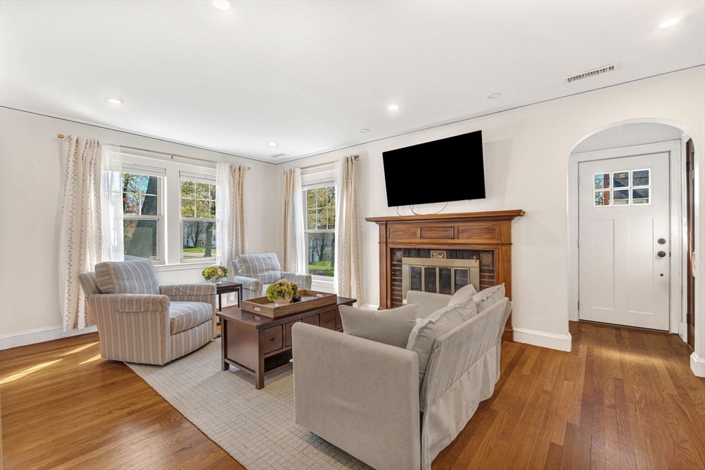 30 Pine Plain Road Wellesley, MA 02481 - Photo 5 of 39