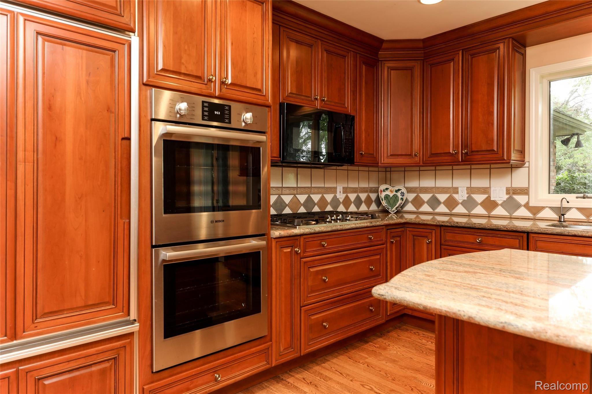 50450 Hanford Road Canton, MI 48187 - Photo 31 of 85 New Appliances (15 of 18).jpg