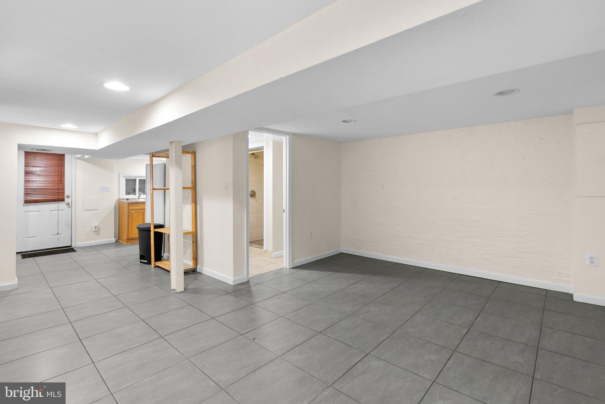 121 U Street Northeast Washington, DC 20002 - Photo 18 of 31 an empty room with windows