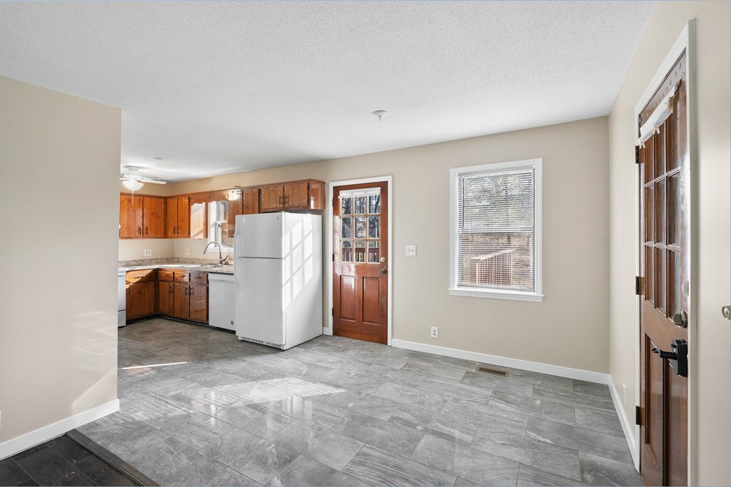 629 West Broadacre Road Northwest Dalton, GA 30721 - Photo 12 of 37 Gallery Image 12