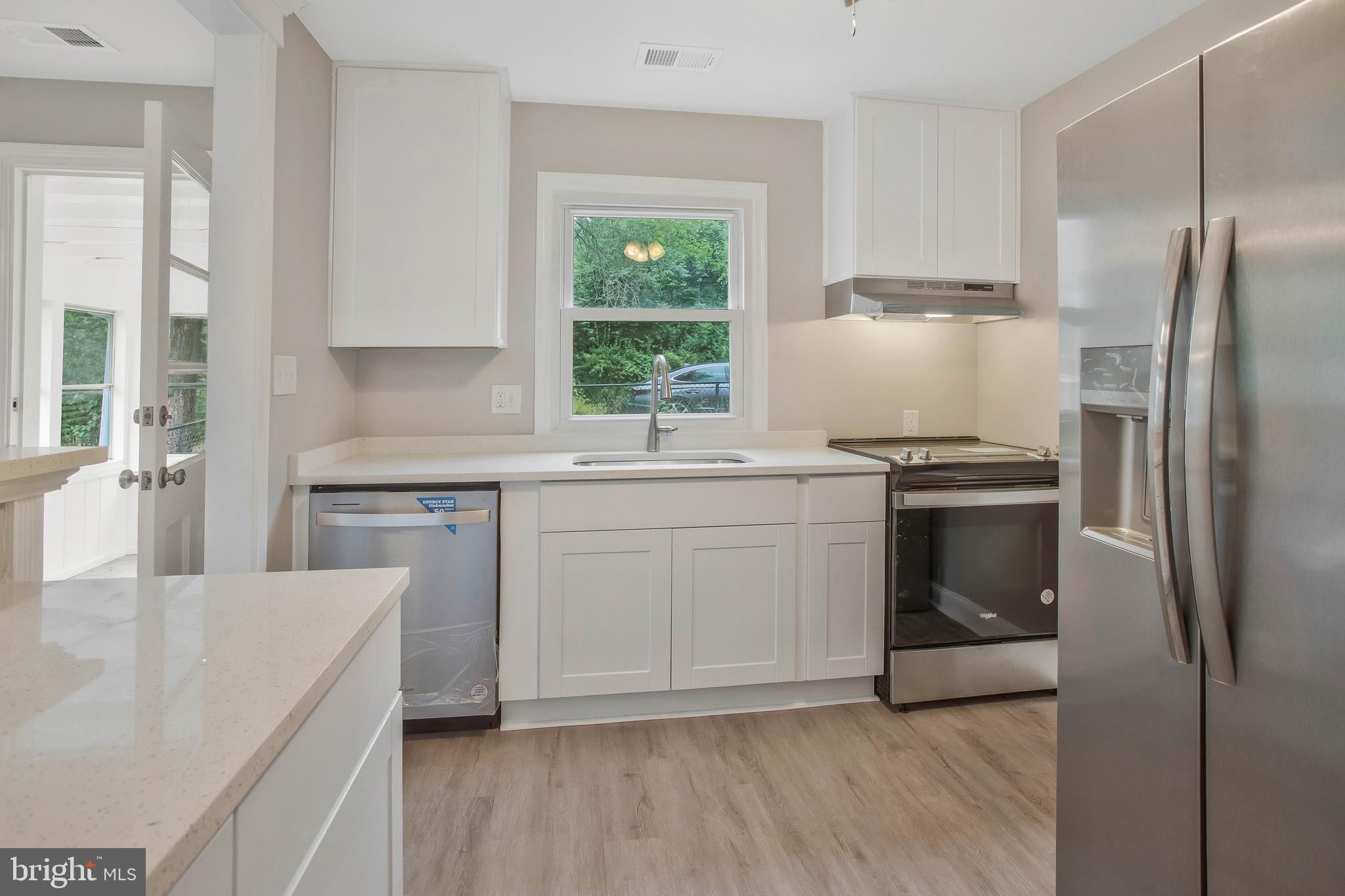 8320 Rolling Road Manassas, VA 20110 - Photo 6 of 30 Gallery Image 6