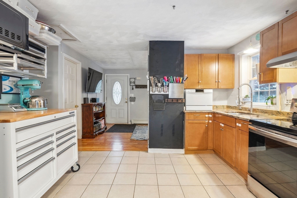 8 Caesar Place Billerica, MA 01821 - Photo 7 of 27 Gallery Image 7