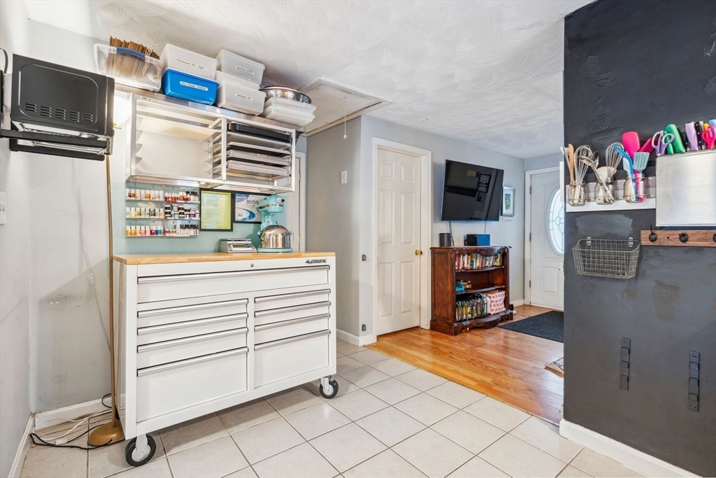 8 Caesar Place Billerica, MA 01821 - Photo 8 of 27 Gallery Image 8