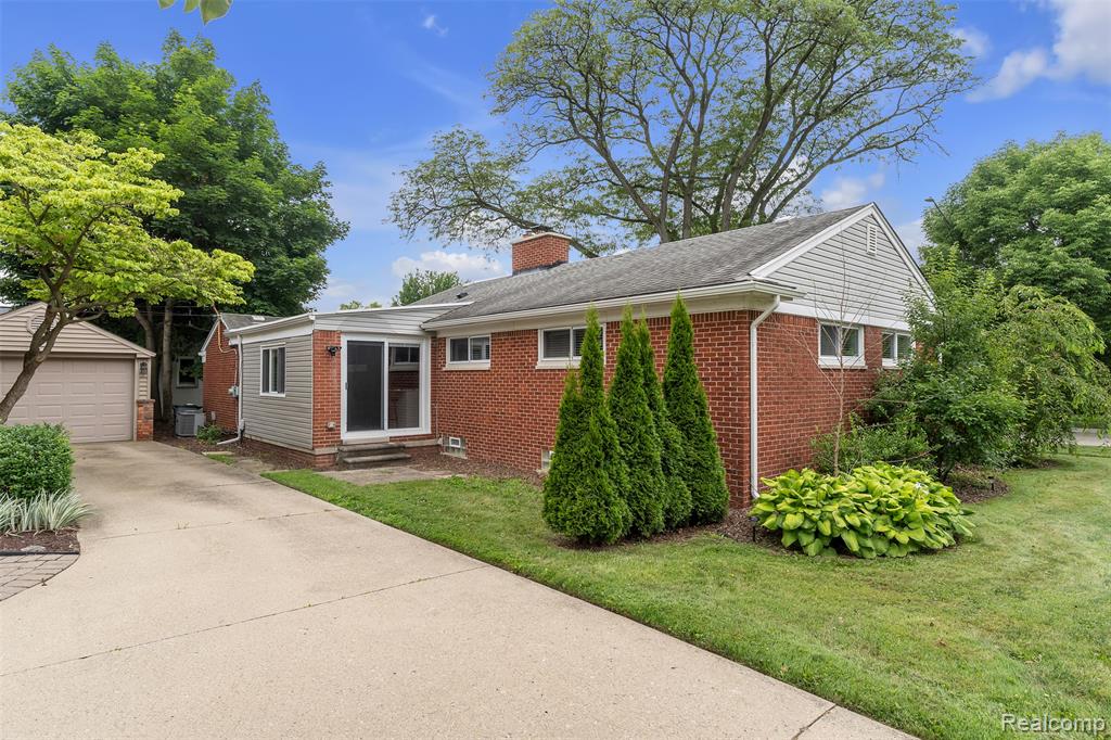 765 Vernier Road Grosse Pointe Woods, MI 48236 - Photo 41 of 49