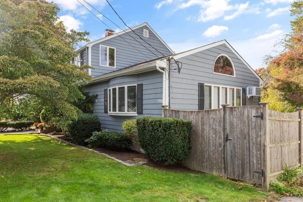 39 Nathaniel Road Winchester, MA 01890 - Photo 33 of 38 a front view of a house with garden