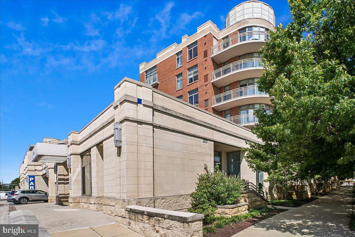 3650 South Glebe Road, Unit 157 Arlington, VA 22202 - Photo 25 of 54 No neighbors above or on 3 sides!