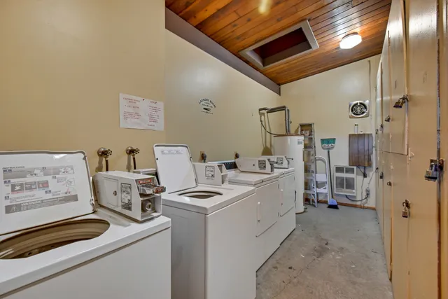 $85,000 | 2306 Holiday Terrace, Unit 163, Lansing, IL 60438