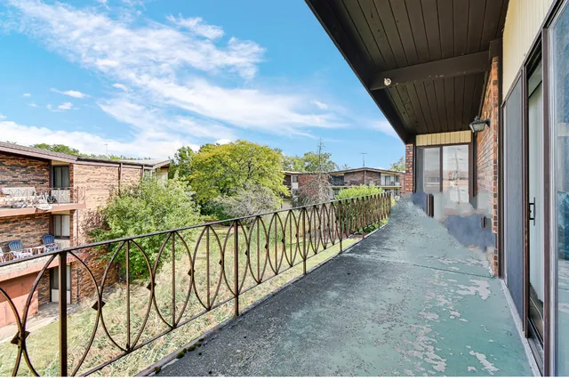 $85,000 | 2306 Holiday Terrace, Unit 163, Lansing, IL 60438