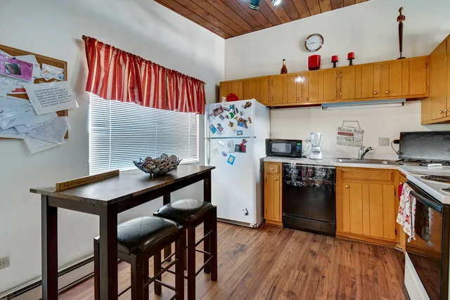 $85,000 | 2306 Holiday Terrace, Unit 163, Lansing, IL 60438